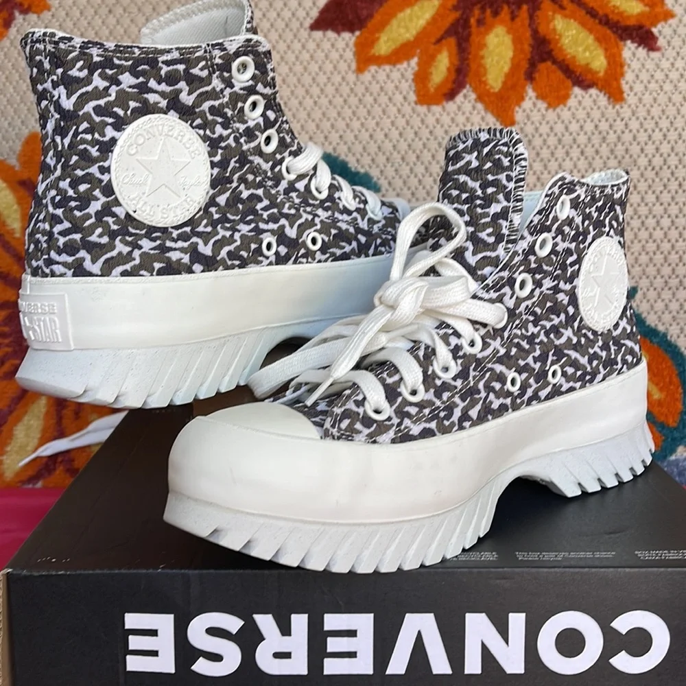Converse A00877C CTAS LUGGED 2.0 HI SAND DUNE/EGRET/EGRET WMNS sneakers Platform